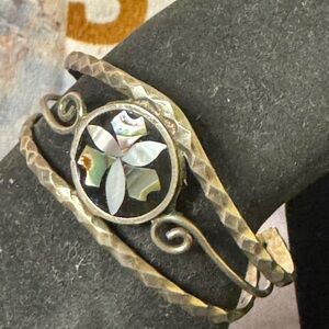 VINTAGE ALPACA MEXICO ABALONE SHELL Green FLOWER WITH STEM INLAY CUFF BRACELET